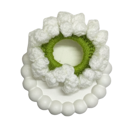 White crochet gajra scrunchie with green centre and beaded band — handmade mogra-style hair tie India